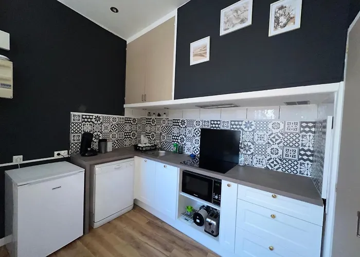 Proche De La Gare Apartment *